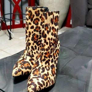 Leopard print above the ankle booths